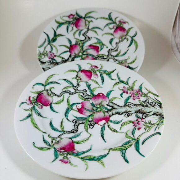 2   FAMILLE ROSE 'PEACH' DISH Japanese Porcelain decorated in Hong Kong - Picture 3 of 7